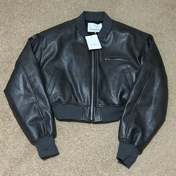 Gae Faux Leather Cropped Bomber - Picture 5 of 9